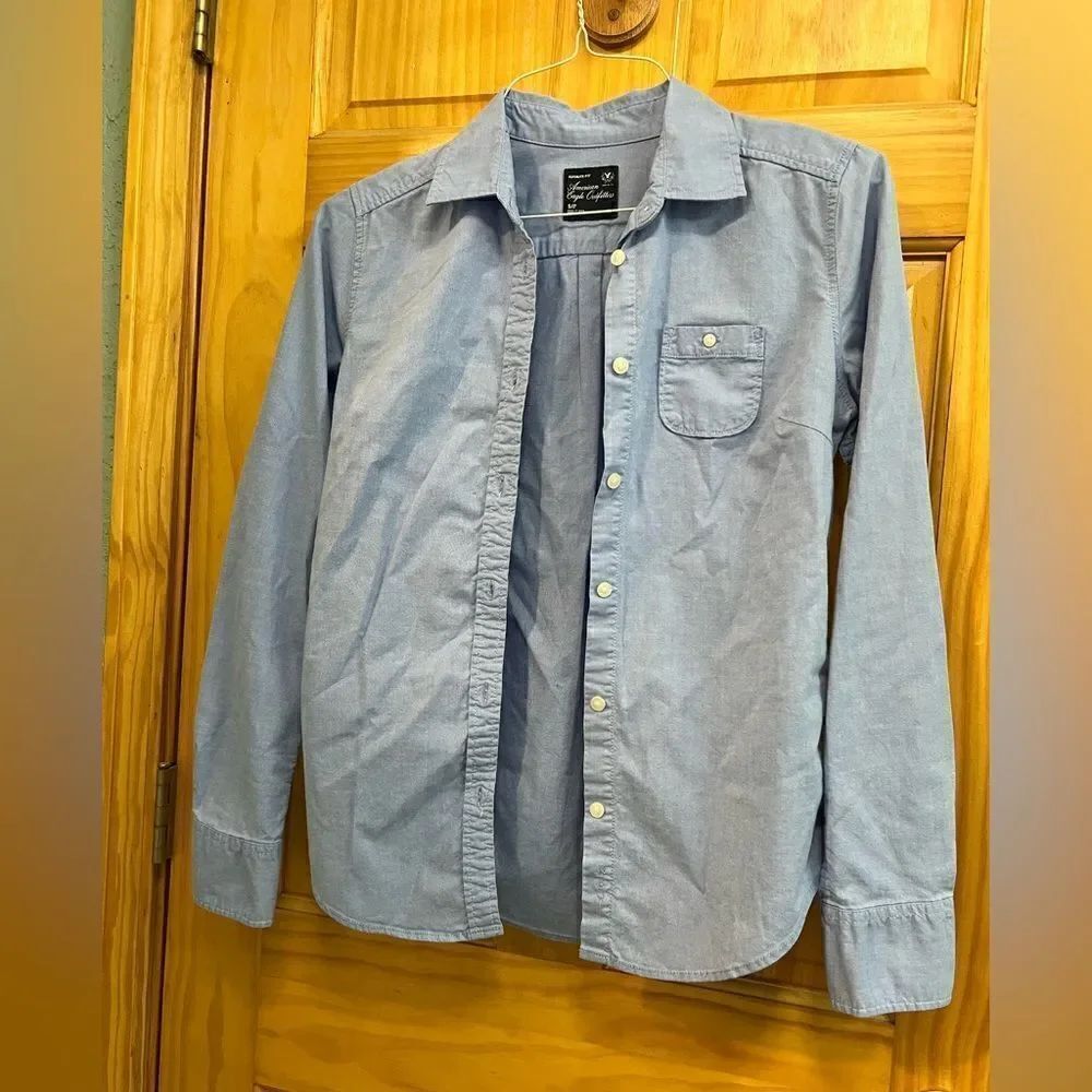 American Eagle blue button down shirt size small